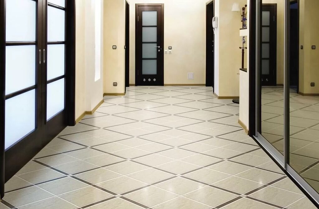 Porcelain stoneware for the floor in the corridor