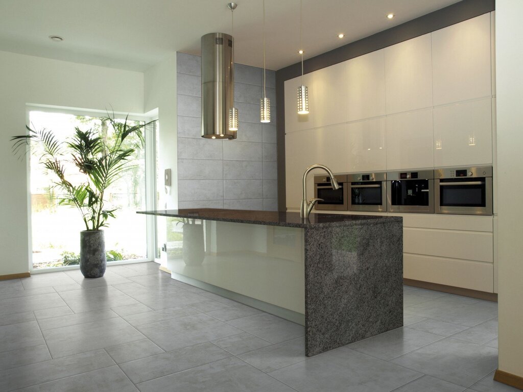 Porcelain stoneware on the kitchen wall