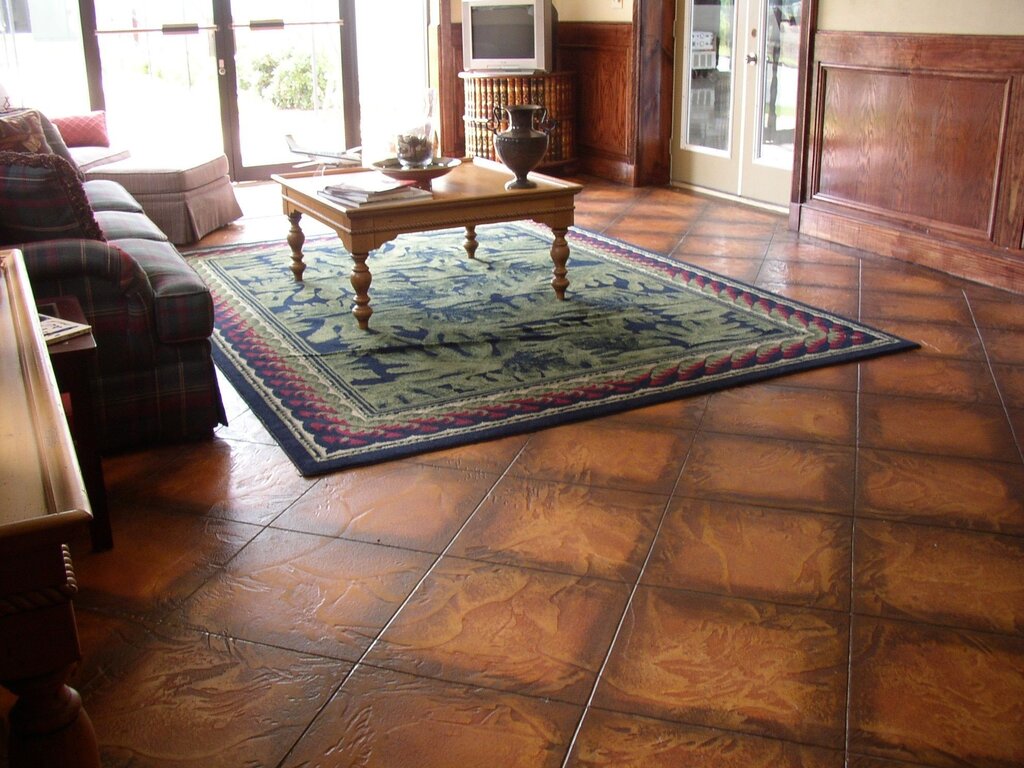 Porcelain stoneware on the floor in a wooden house