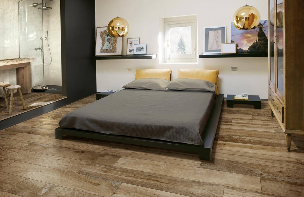 Porcelain stoneware on the floor in the bedroom