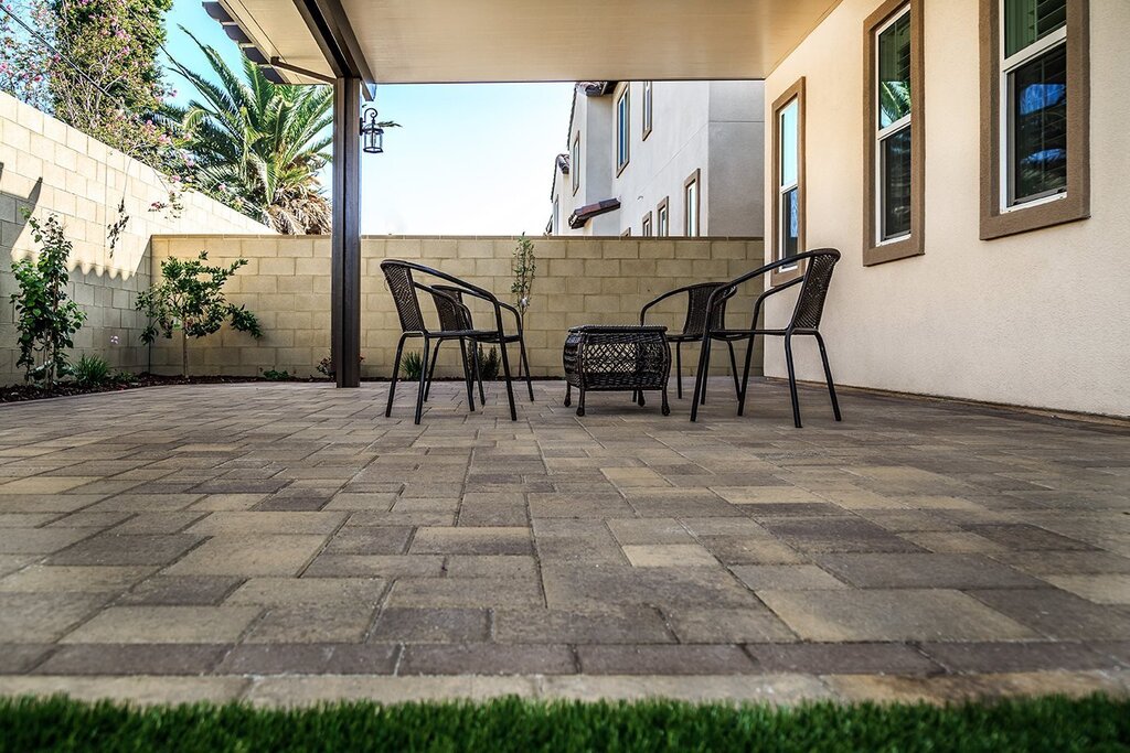 Porcelain stoneware in the yard of a private house