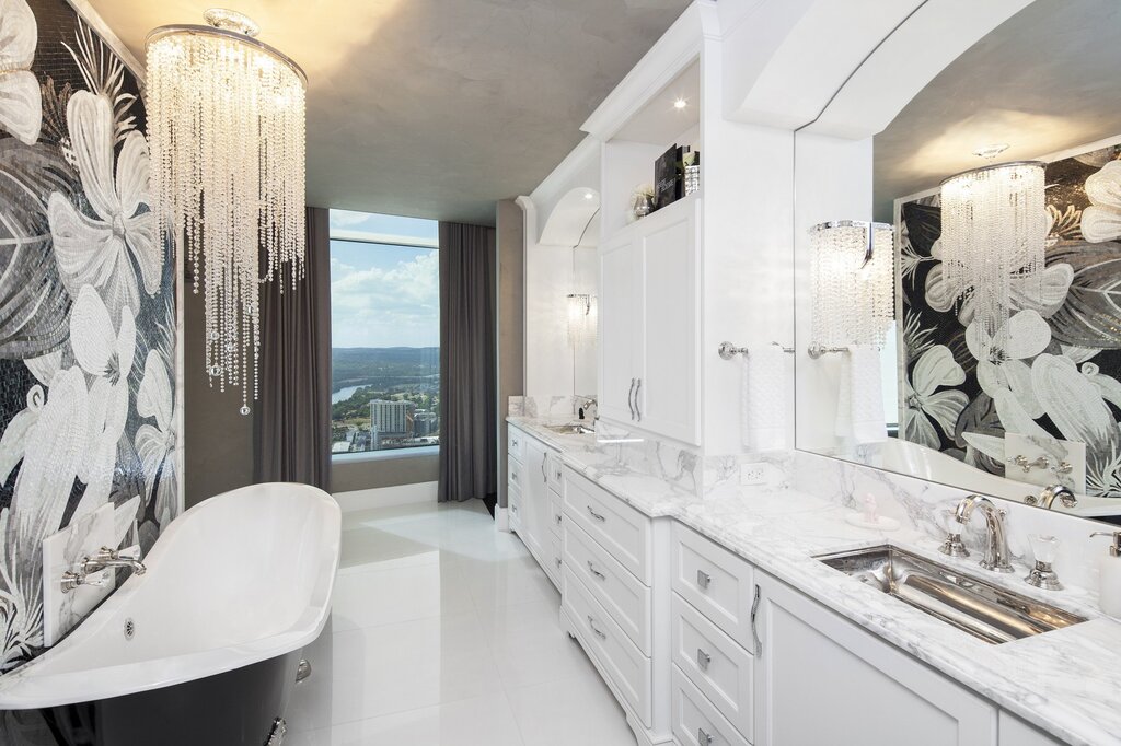 A crystal chandelier in the bathroom