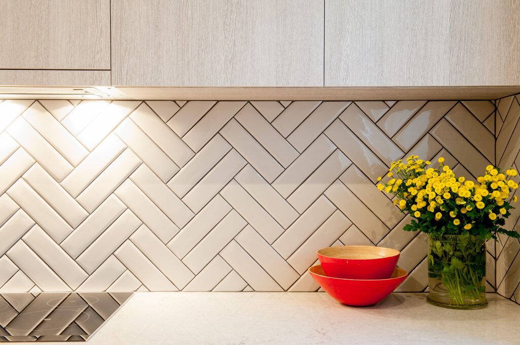 Herringbone tile laying