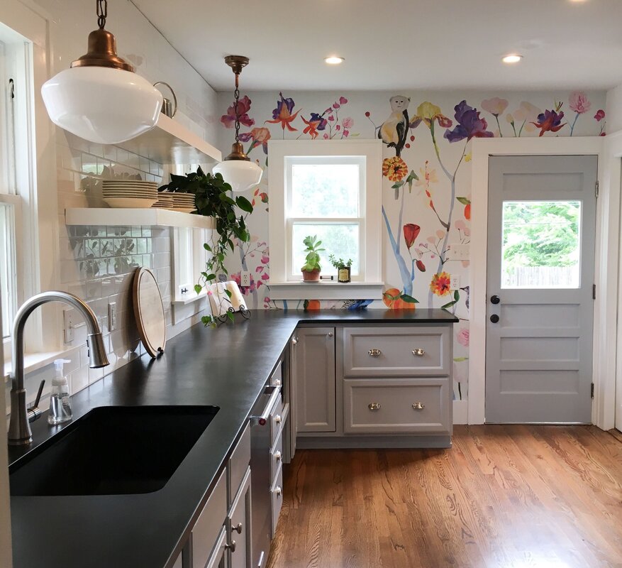 Combining wallpaper in the kitchen