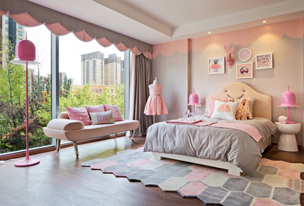 A room for a girl in pink tones