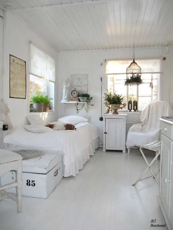 A room with a white ceiling