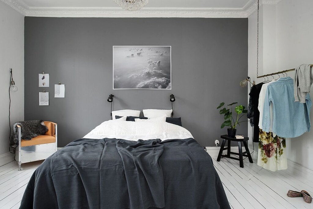 A room with gray walls