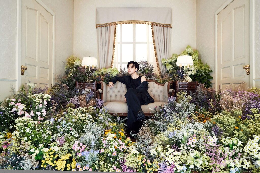 A room with flowers