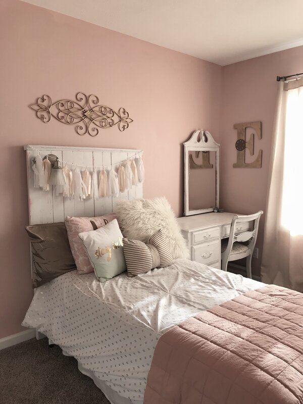 A room in powdery tones