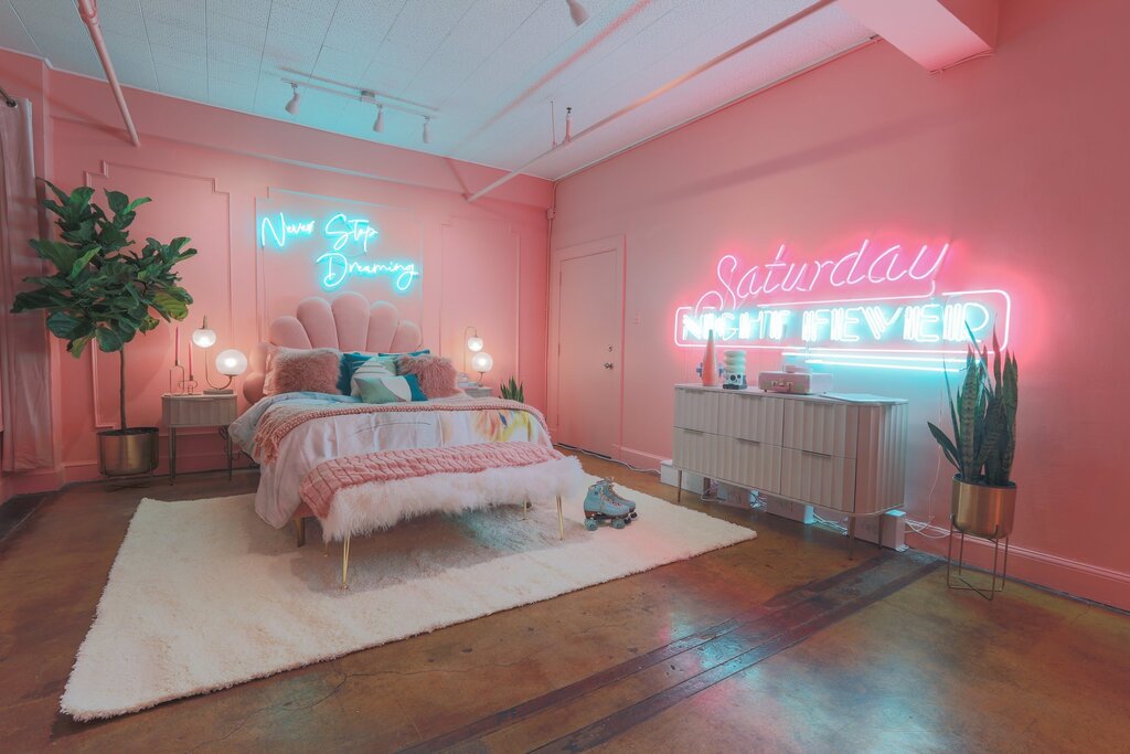 A room in pink tones