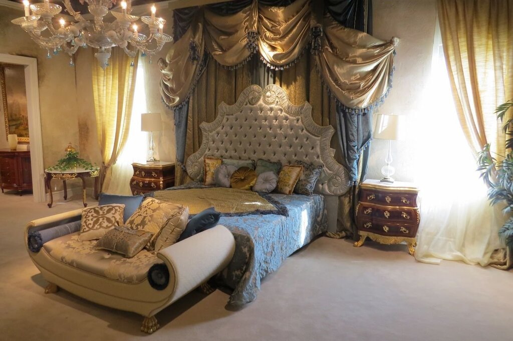 Empire-style room