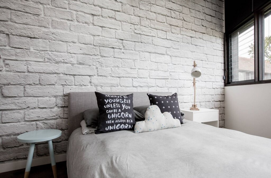 A room in loft style with white brick 42 фото