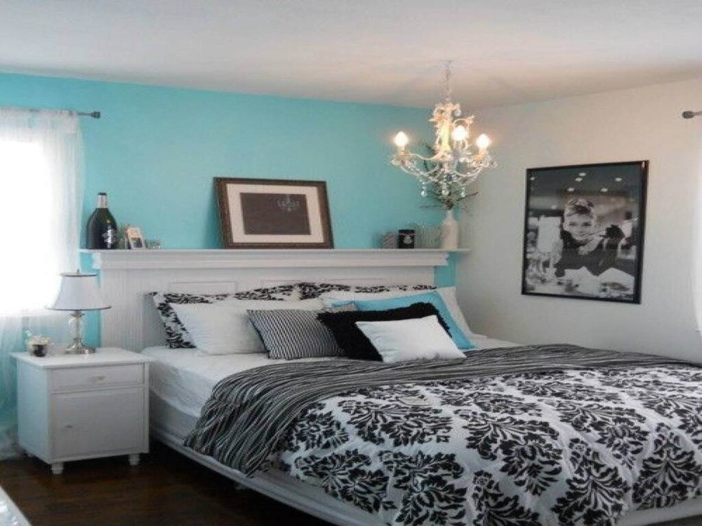 A room in Tiffany blue