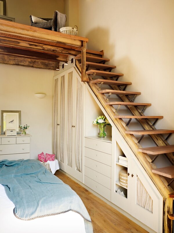 Compact staircase to the attic