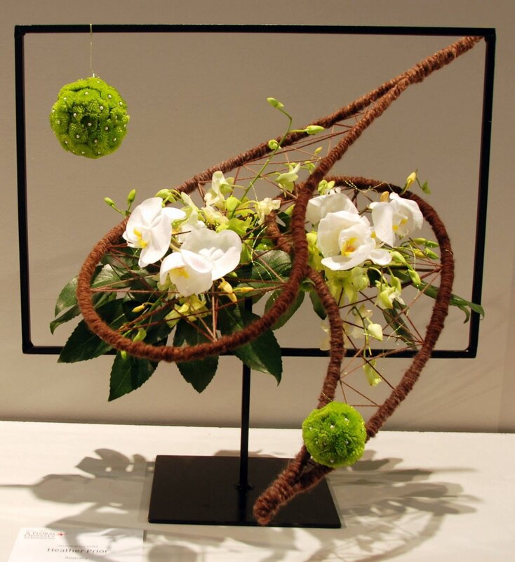 Arrangements of artificial flowers for the interior