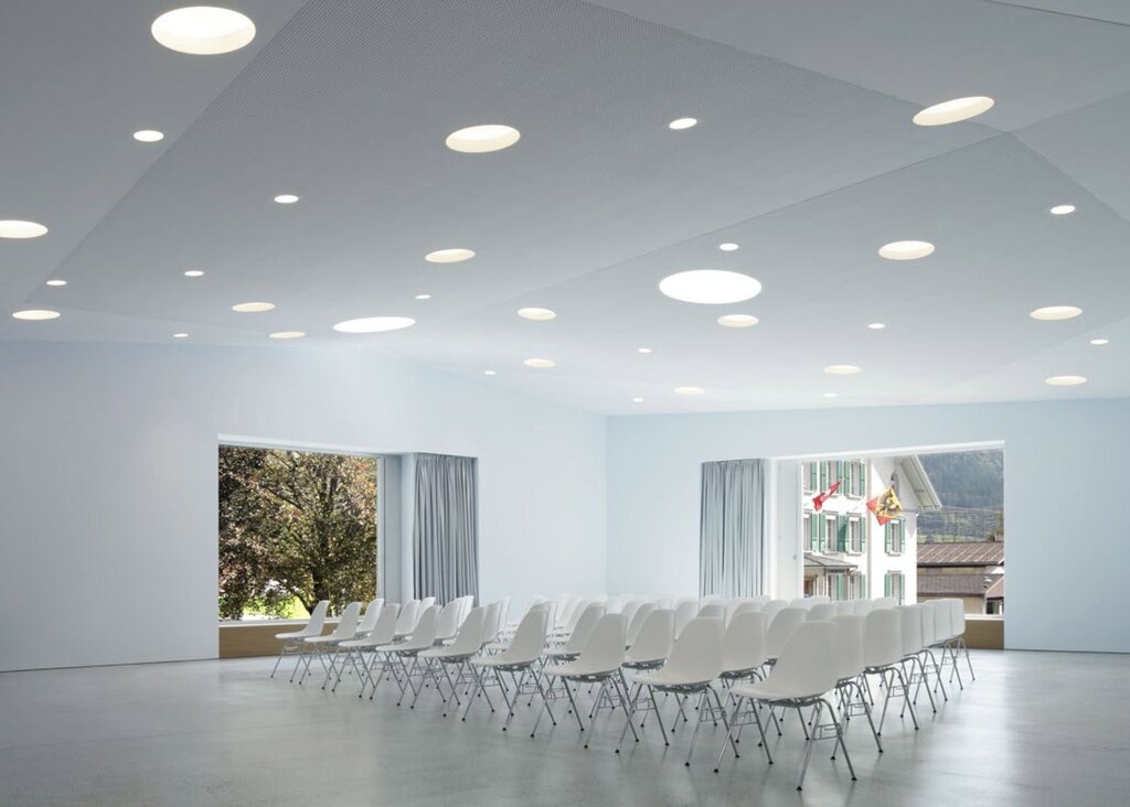 Contour ceiling lighting