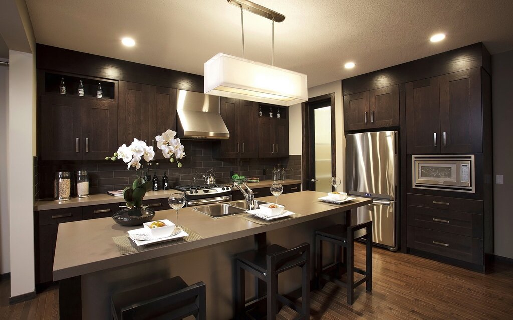 Brown wallpaper in the kitchen interior