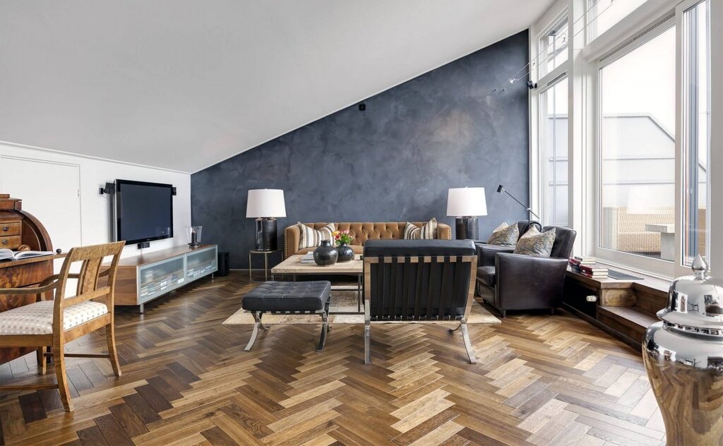 Brown parquet in the interior