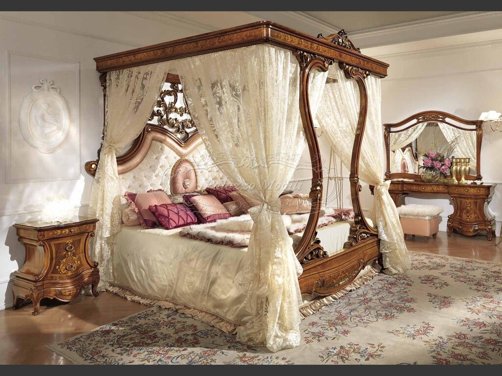 A royal canopy bed