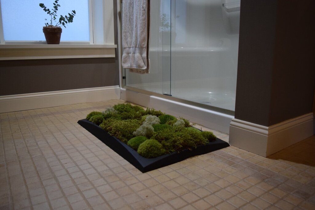 A moss rug for the bathroom