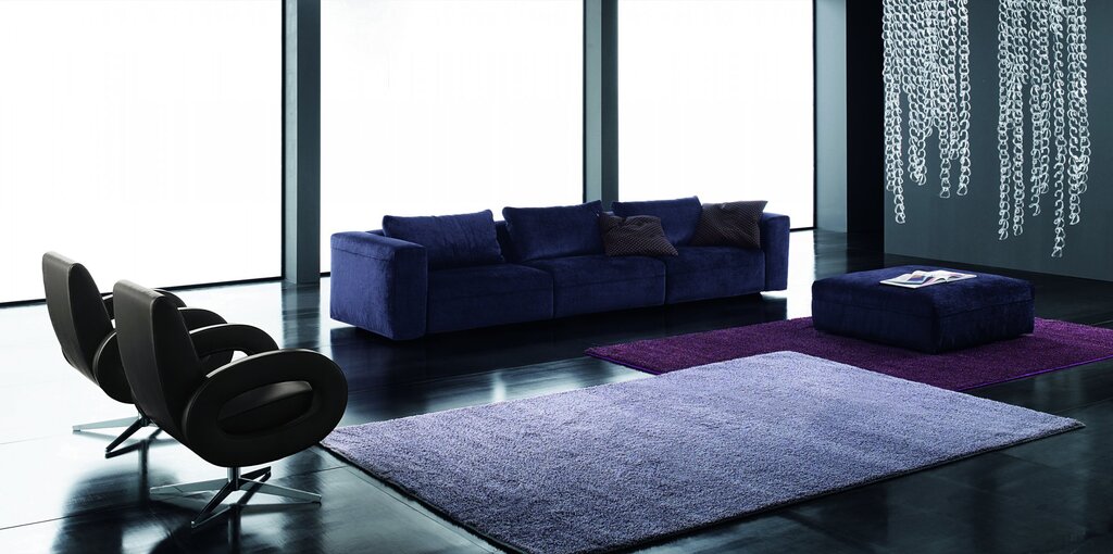 A rug for the blue sofa