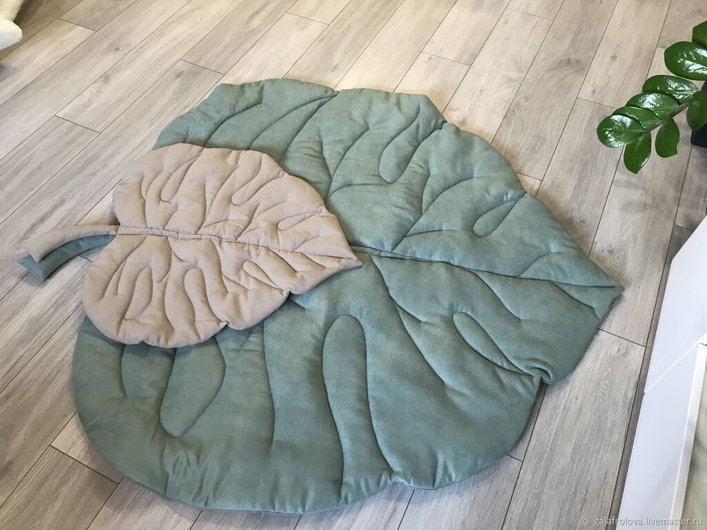 Carpet with leaves