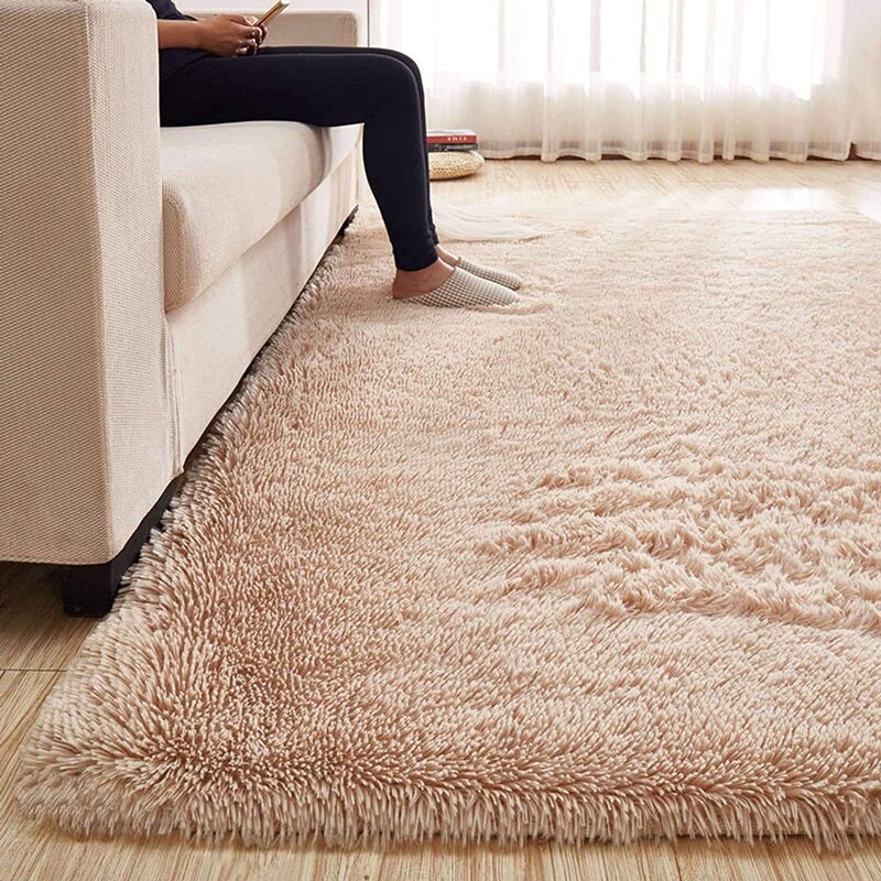 Fluffy carpets with long pile