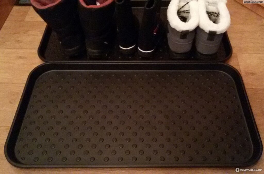 Shoe mat for the hallway