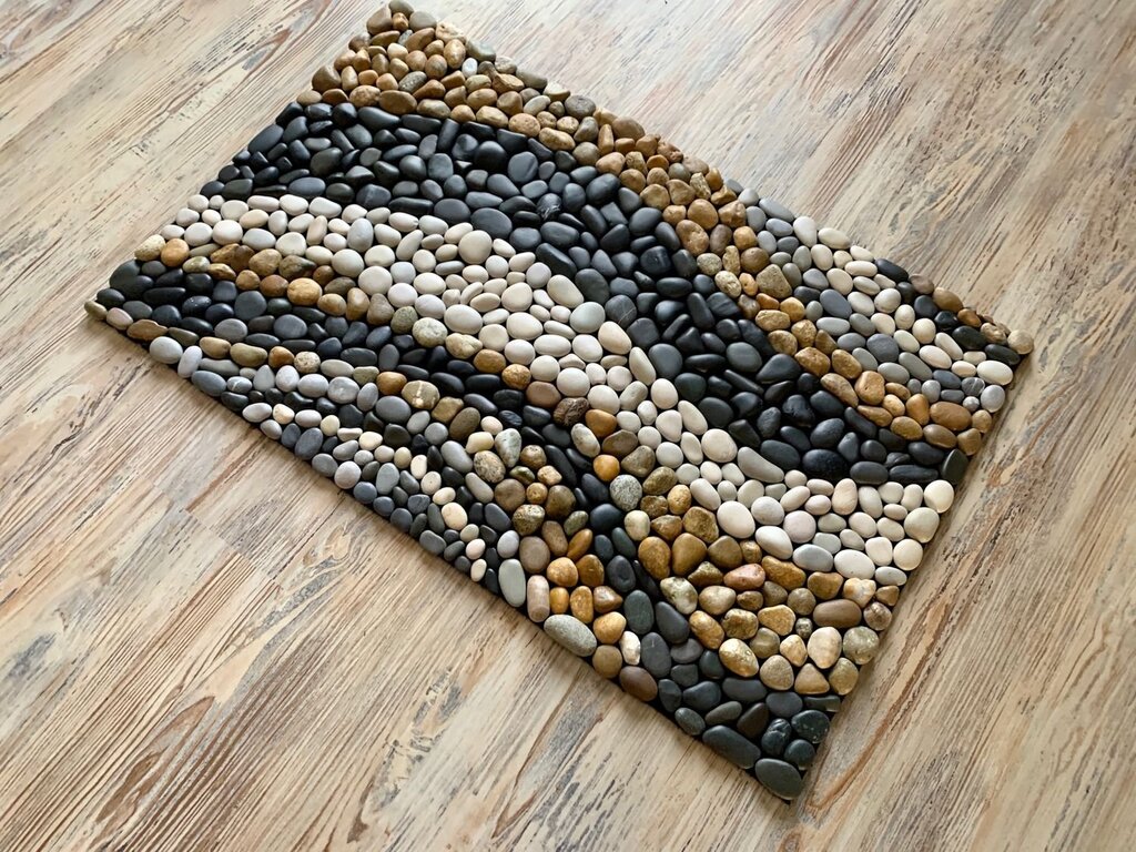 A mat made of sea stones