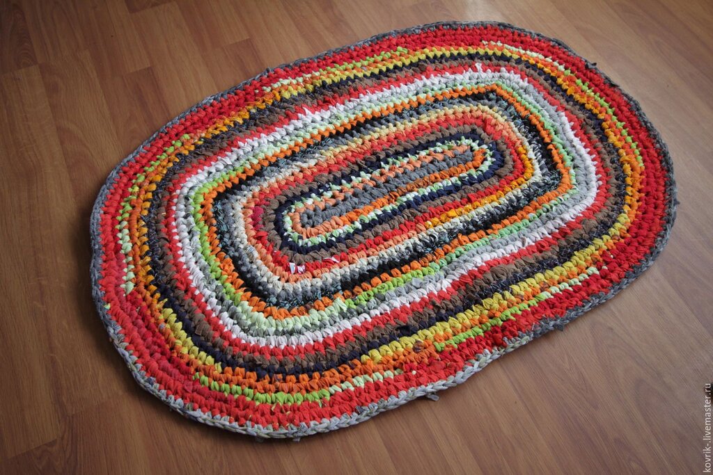 Rug made from knitted T-shirts