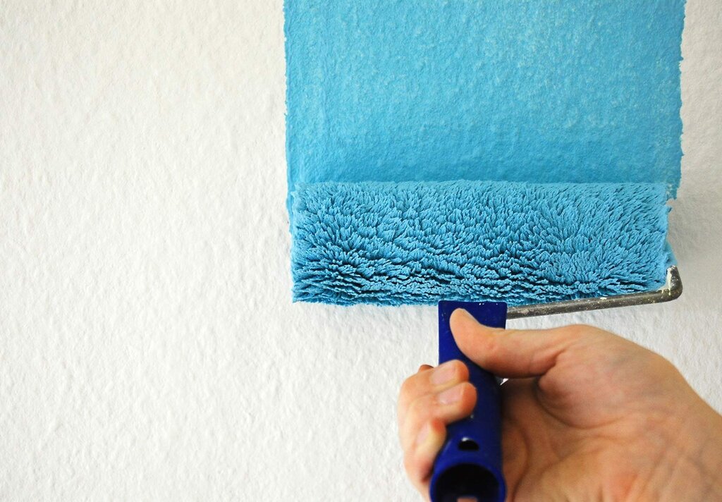 Paint for non-woven wallpaper for painting