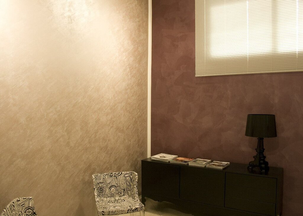 Silk effect wall paint