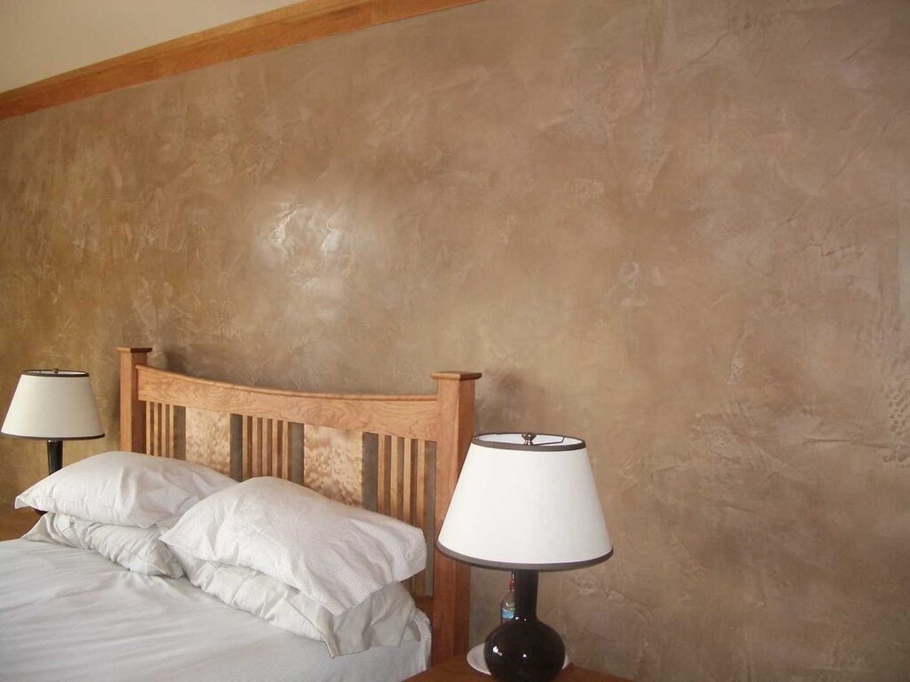 Paint with quartz sand for walls