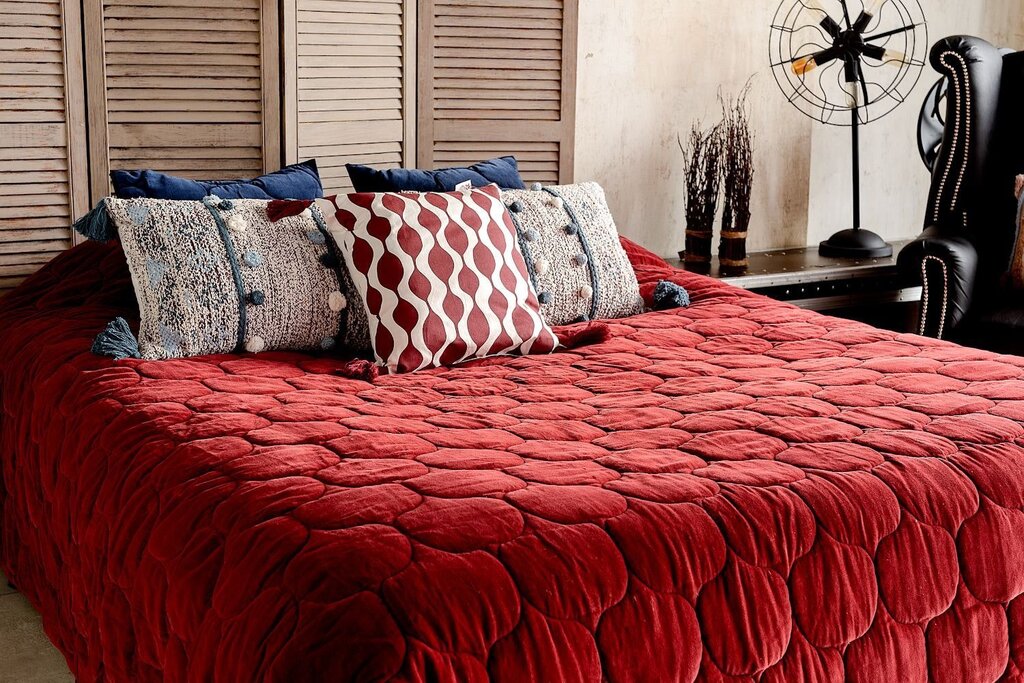 Red bedspread