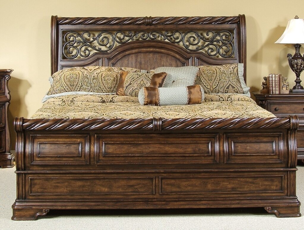 Bridget bed made of solid oak