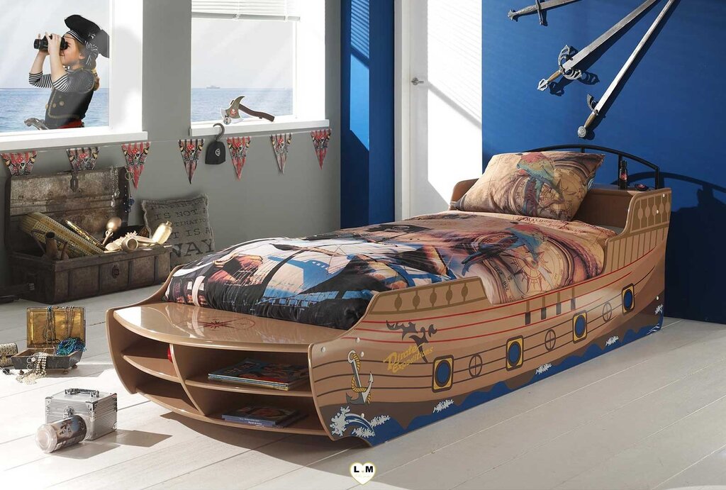 A ship bed for a boy