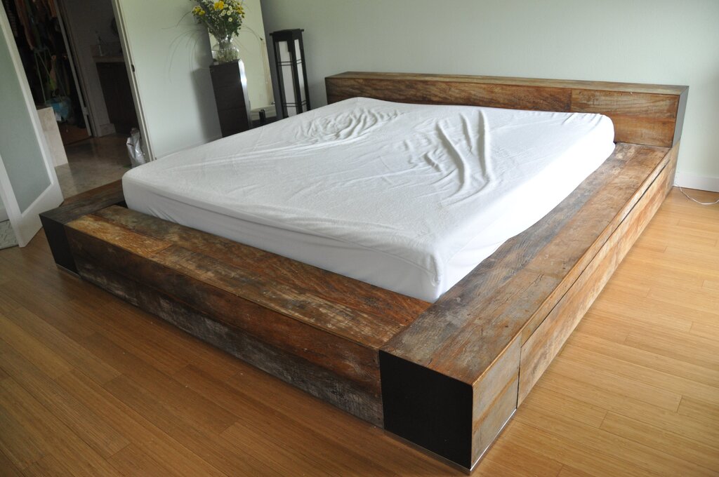 Bed on a pedestal