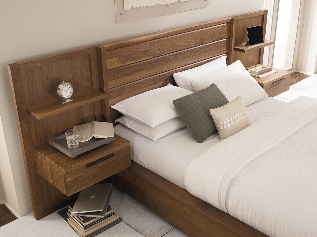 Bed with nightstands at the headboard