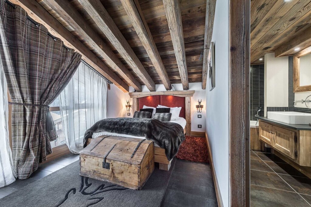 Bed in chalet style