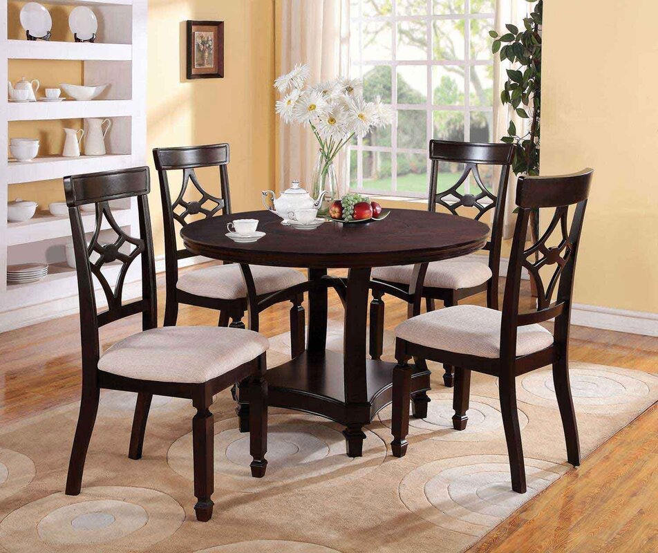 Round table and chairs for the kitchen