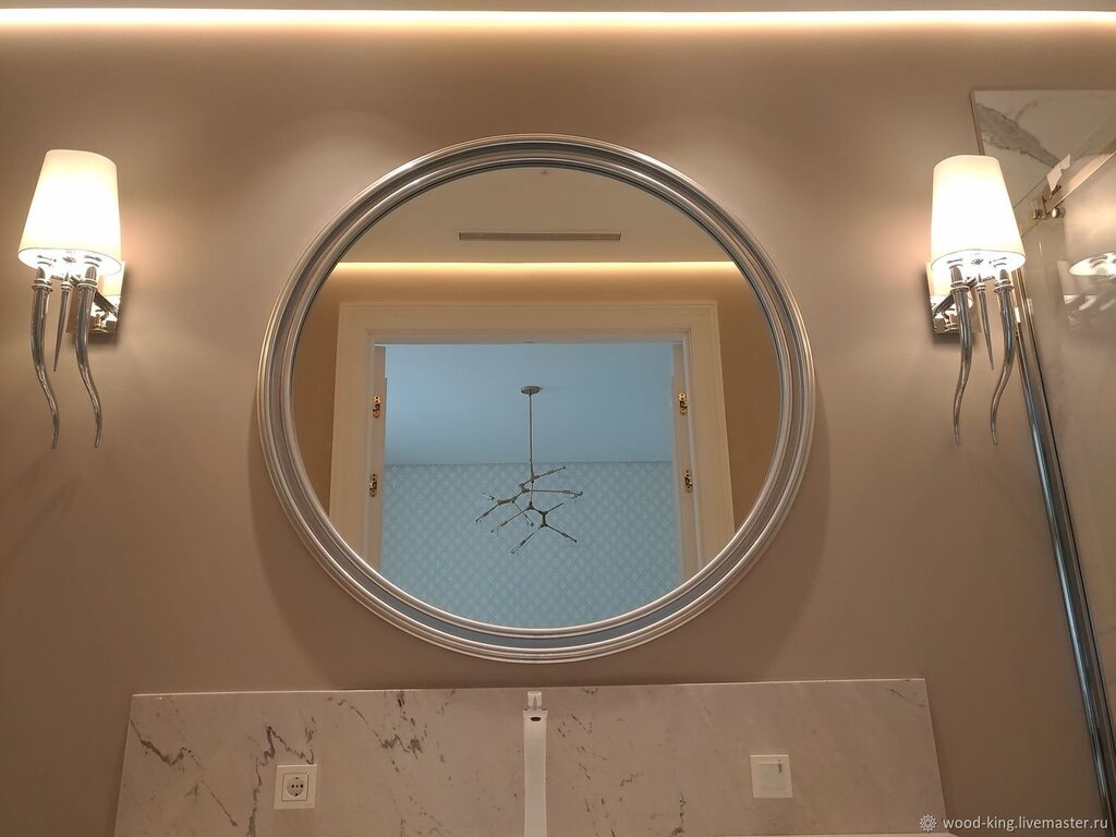 Round mirror for the bathroom