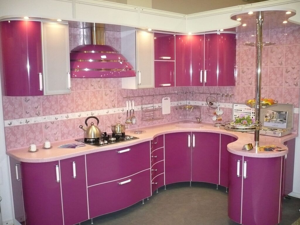 Kitchens with curved fronts