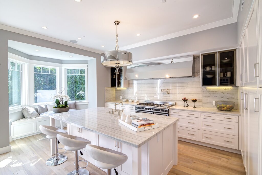 Kitchen with a bay window