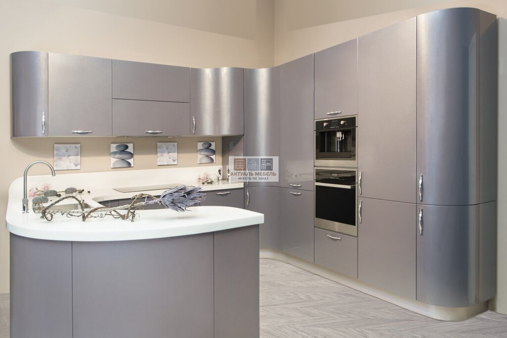 Kitchen in silver metallic