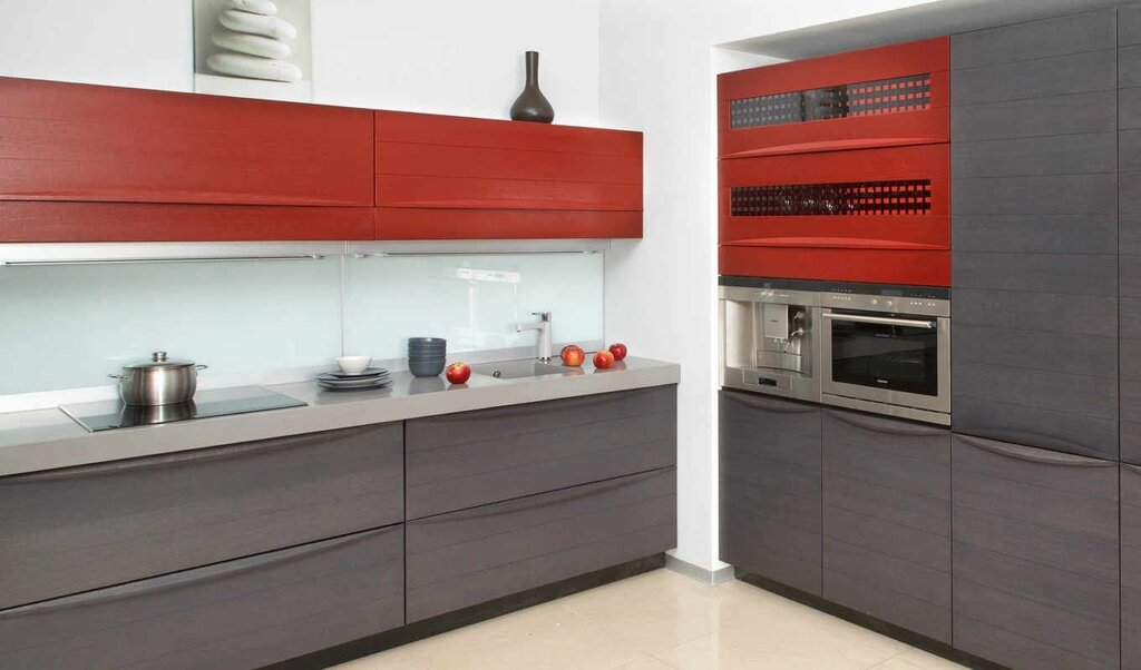 Kitchen with gray bottom and red top