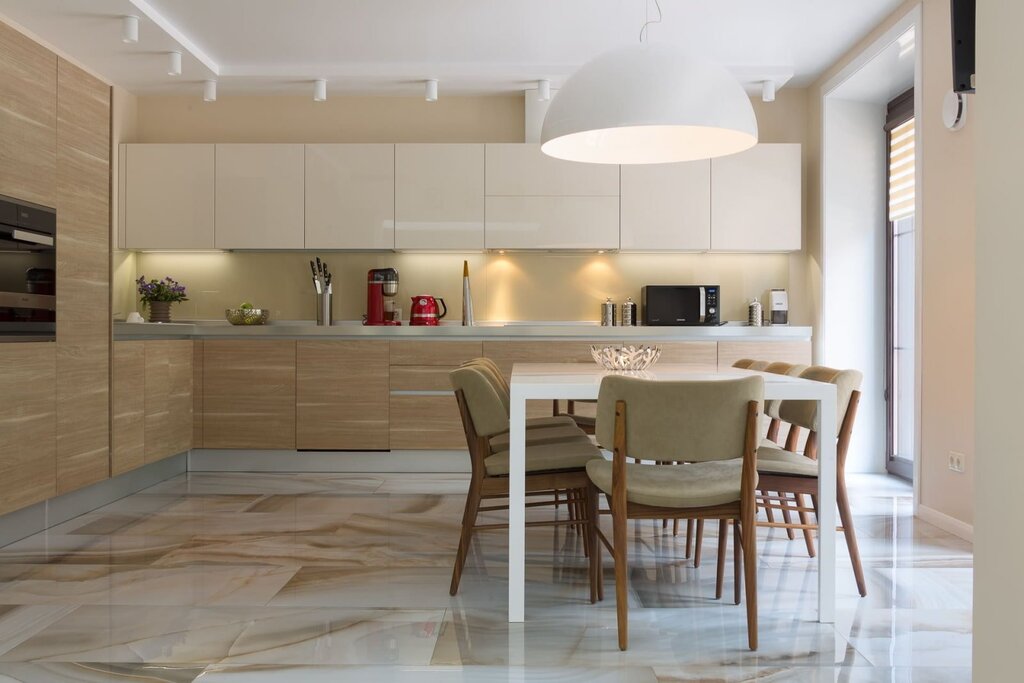 A kitchen in white and beige tones