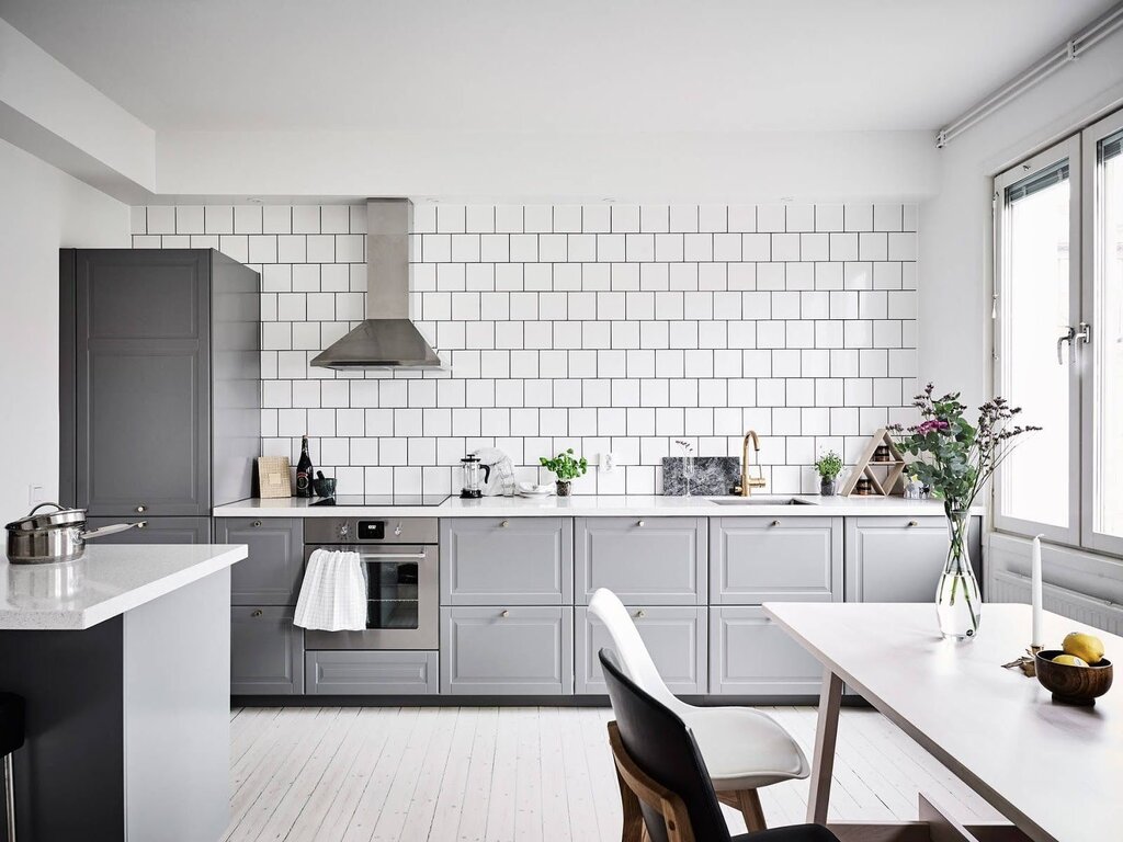 The kitchen is in white and gray tones