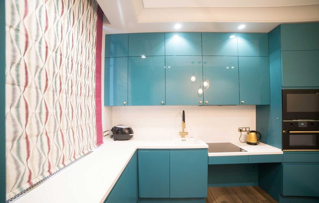 The kitchen in turquoise color