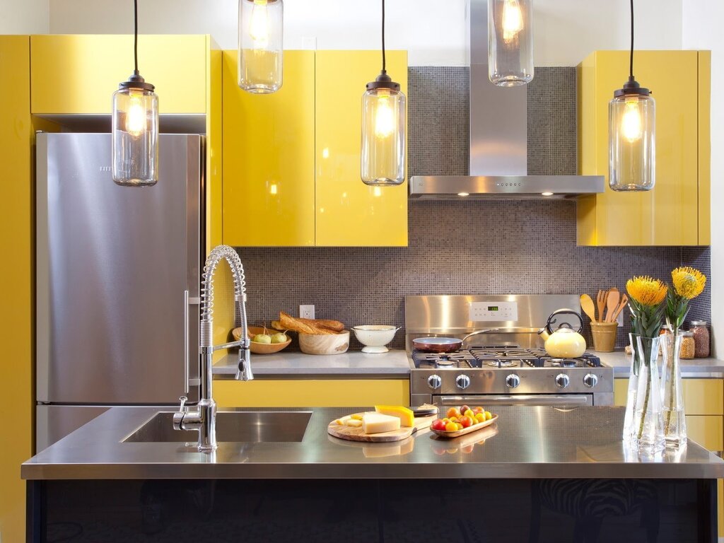 A kitchen in gray and yellow tones