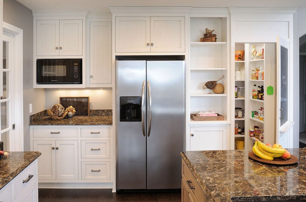 Built-in kitchen in a niche